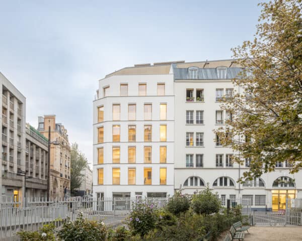 6 social housing units and a business premises by MAO. Photograph by Cyrille Lallement.